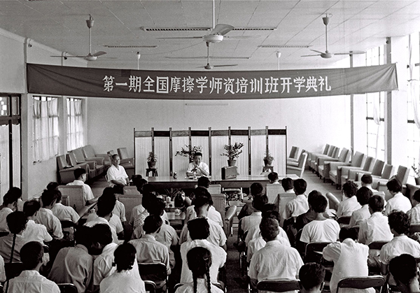 国产a∨国片精品白丝美女视频